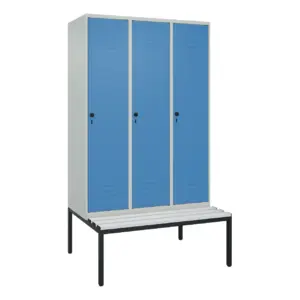 Umkleidespind mit untergebauter Sitzbank