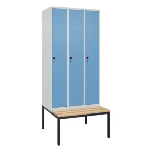 Umkleidespind mit untergebauter Sitzbank